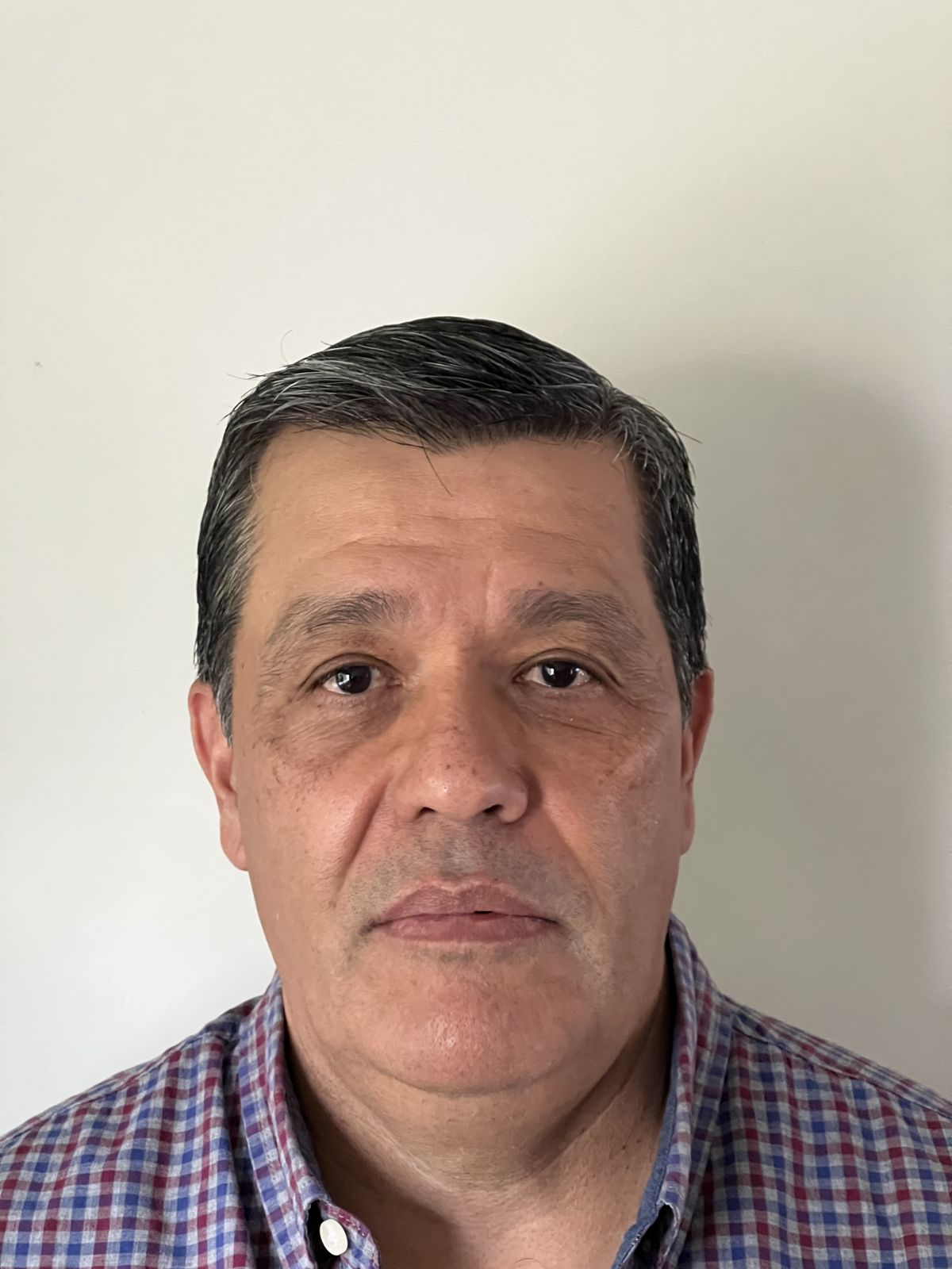 Miguel F., 32